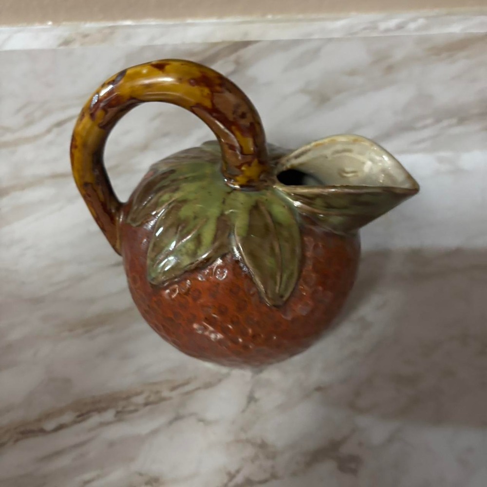 Strawberry pitcher - Picture 4 of 6
